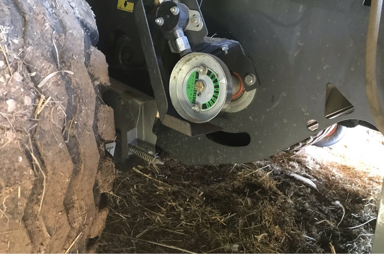 Rundballenpresse del tipo CLAAS ROLLANT 520 RF, Gebrauchtmaschine en MORLHON LE HAUT (Imagen 11)