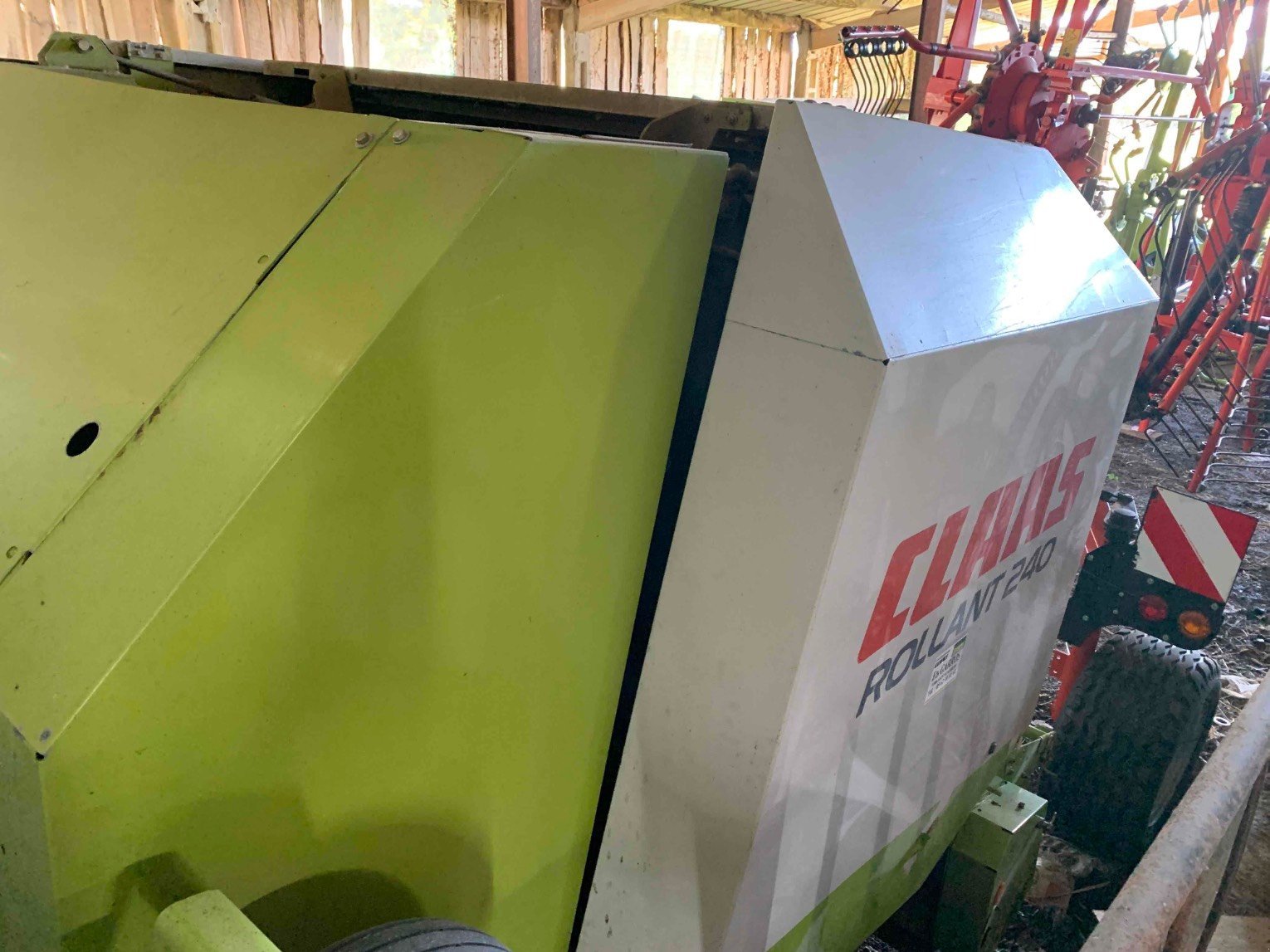 Rundballenpresse a típus CLAAS ROLLANT240, Gebrauchtmaschine ekkor: ORLEIX (Kép 10)