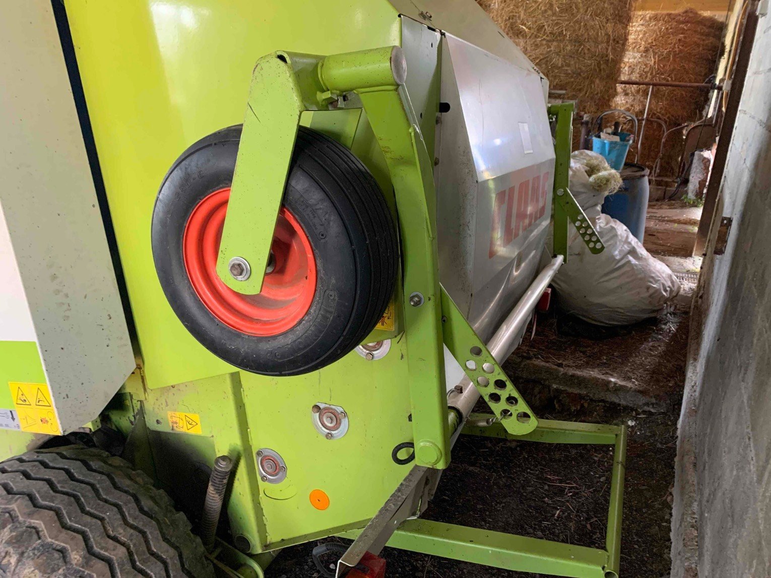 Rundballenpresse a típus CLAAS ROLLANT240, Gebrauchtmaschine ekkor: ORLEIX (Kép 8)