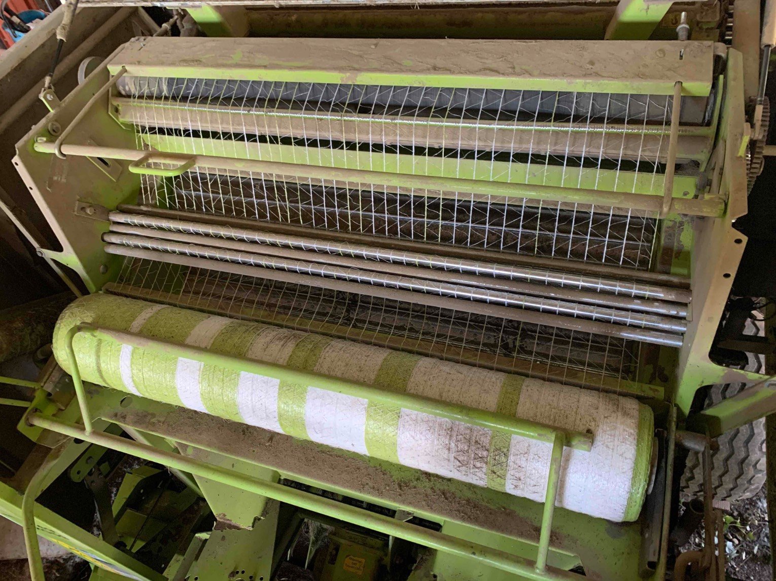 Rundballenpresse a típus CLAAS ROLLANT240, Gebrauchtmaschine ekkor: ORLEIX (Kép 11)