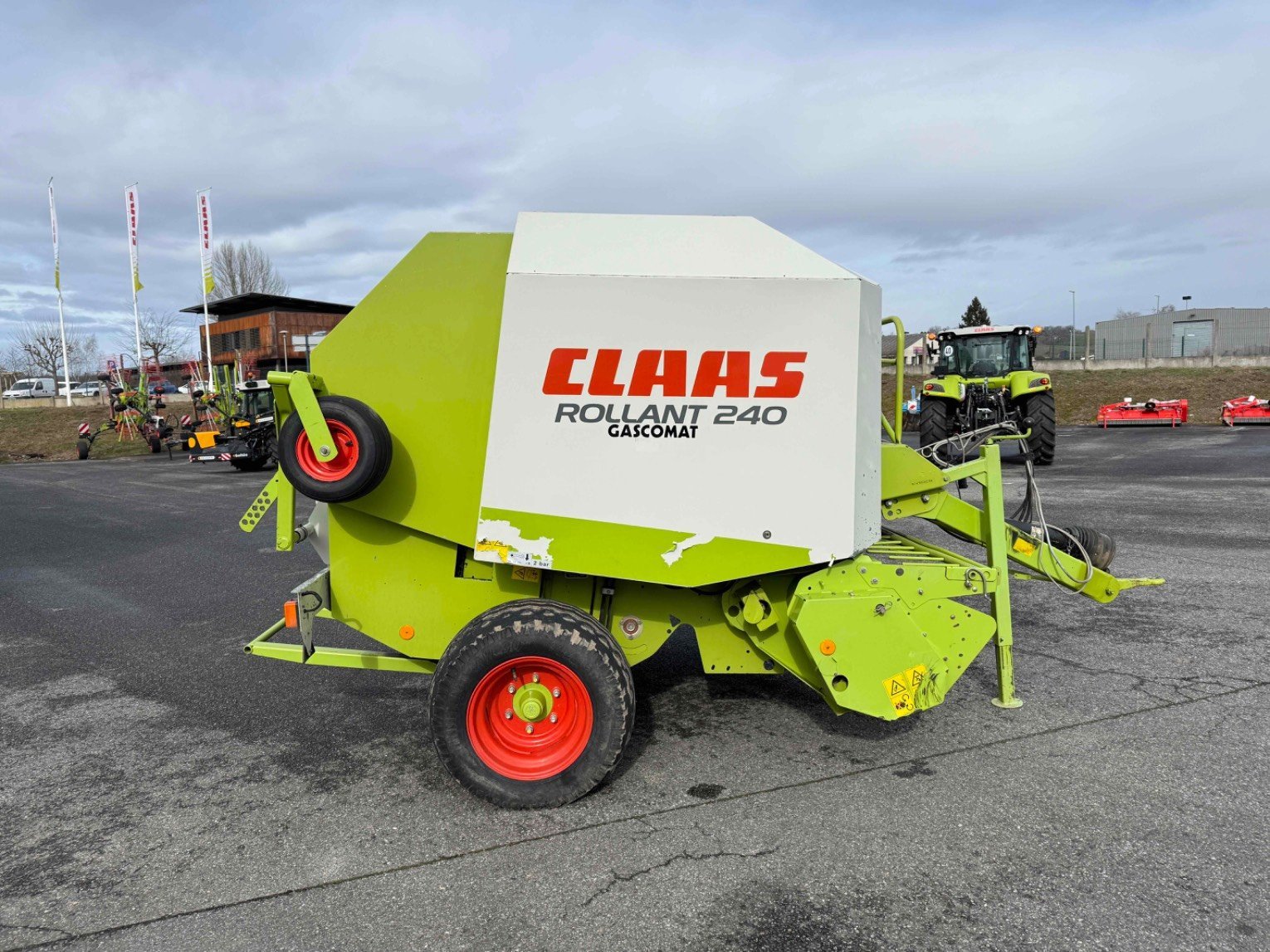 Rundballenpresse des Typs CLAAS ROLLANT240, Gebrauchtmaschine in ST ELIX THEUX (Bild 4)