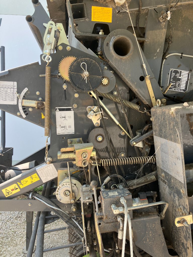 Rundballenpresse типа CLAAS Variant 350, Gebrauchtmaschine в MORLHON LE HAUT (Фотография 11)