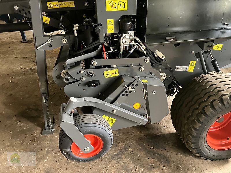 Rundballenpresse des Typs CLAAS Variant 360 RC *Wenig benutzt*, Gebrauchtmaschine in Salsitz (Bild 5)