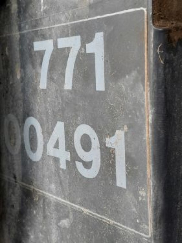 Rundballenpresse of the type CLAAS VARIANT 370, Gebrauchtmaschine in Belleville sur Meuse (Picture 4)