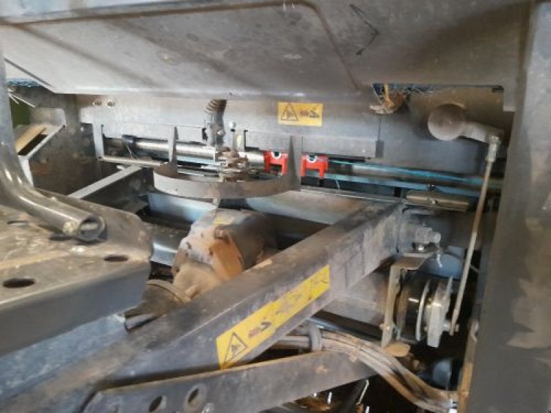 Rundballenpresse of the type CLAAS VARIANT 370, Gebrauchtmaschine in Belleville sur Meuse (Picture 5)