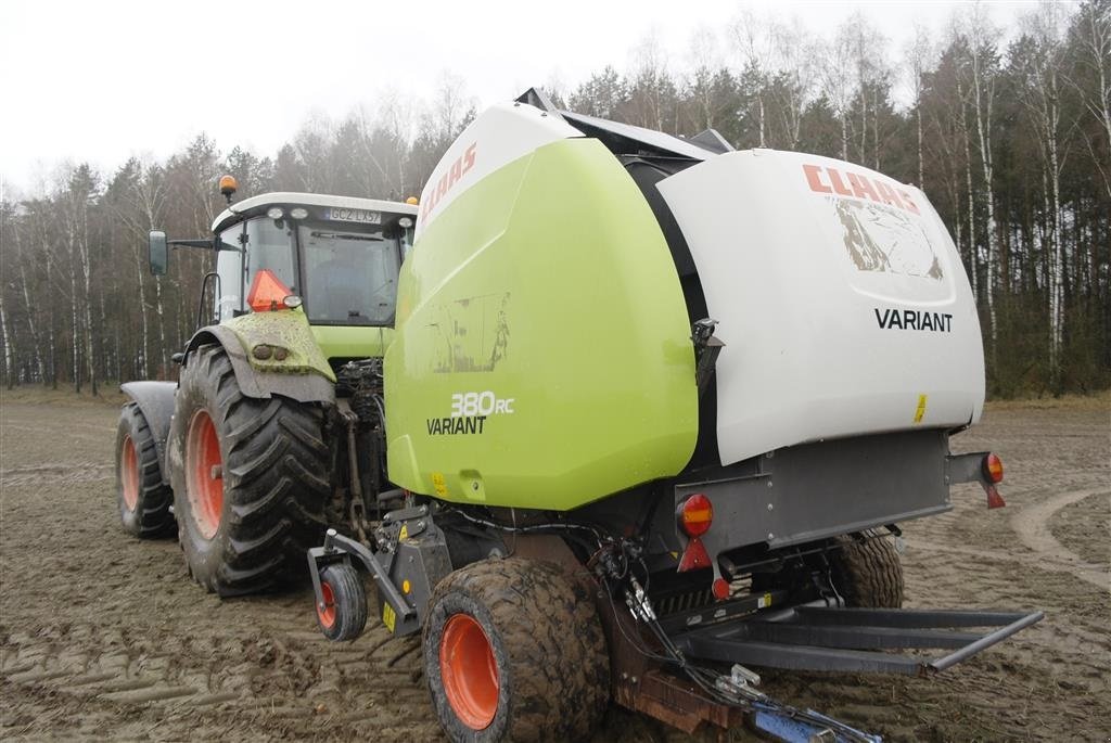 Rundballenpresse des Typs CLAAS Variant 380 RC PRO, Gebrauchtmaschine in  (Bild 2)