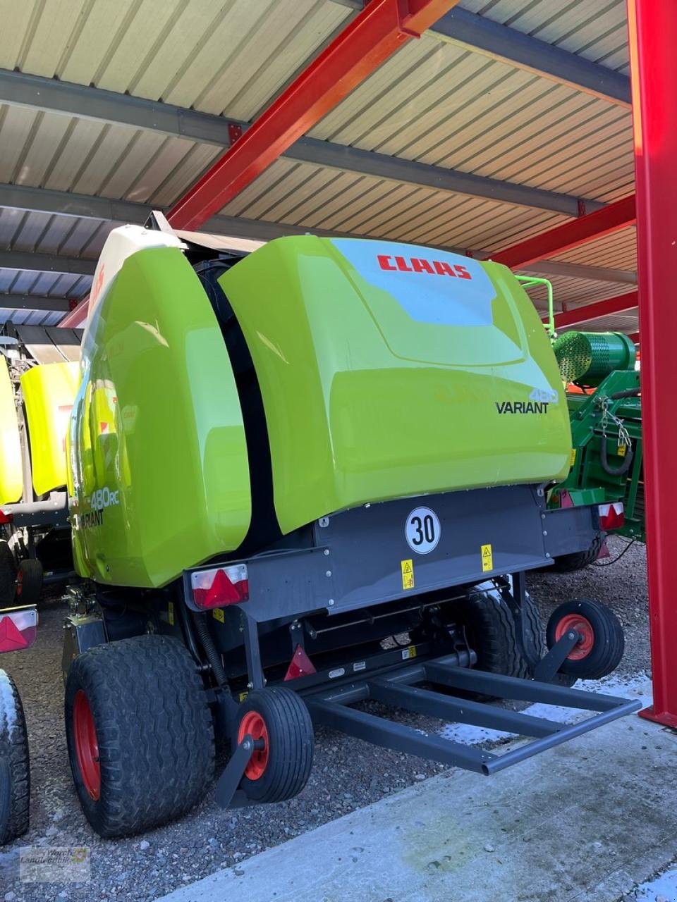 Rundballenpresse des Typs CLAAS Variant 480 RC Pro, Mietmaschine in Schora (Bild 6)