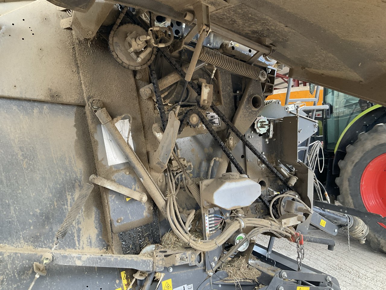 Rundballenpresse del tipo CLAAS VARIANT 480 RF, Gebrauchtmaschine In MORLHON LE HAUT (Immagine 5)