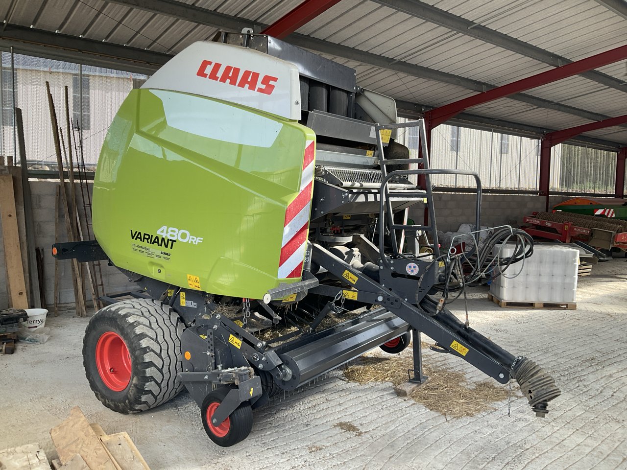 Rundballenpresse del tipo CLAAS VARIANT 480 RF, Gebrauchtmaschine In MORLHON LE HAUT (Immagine 2)