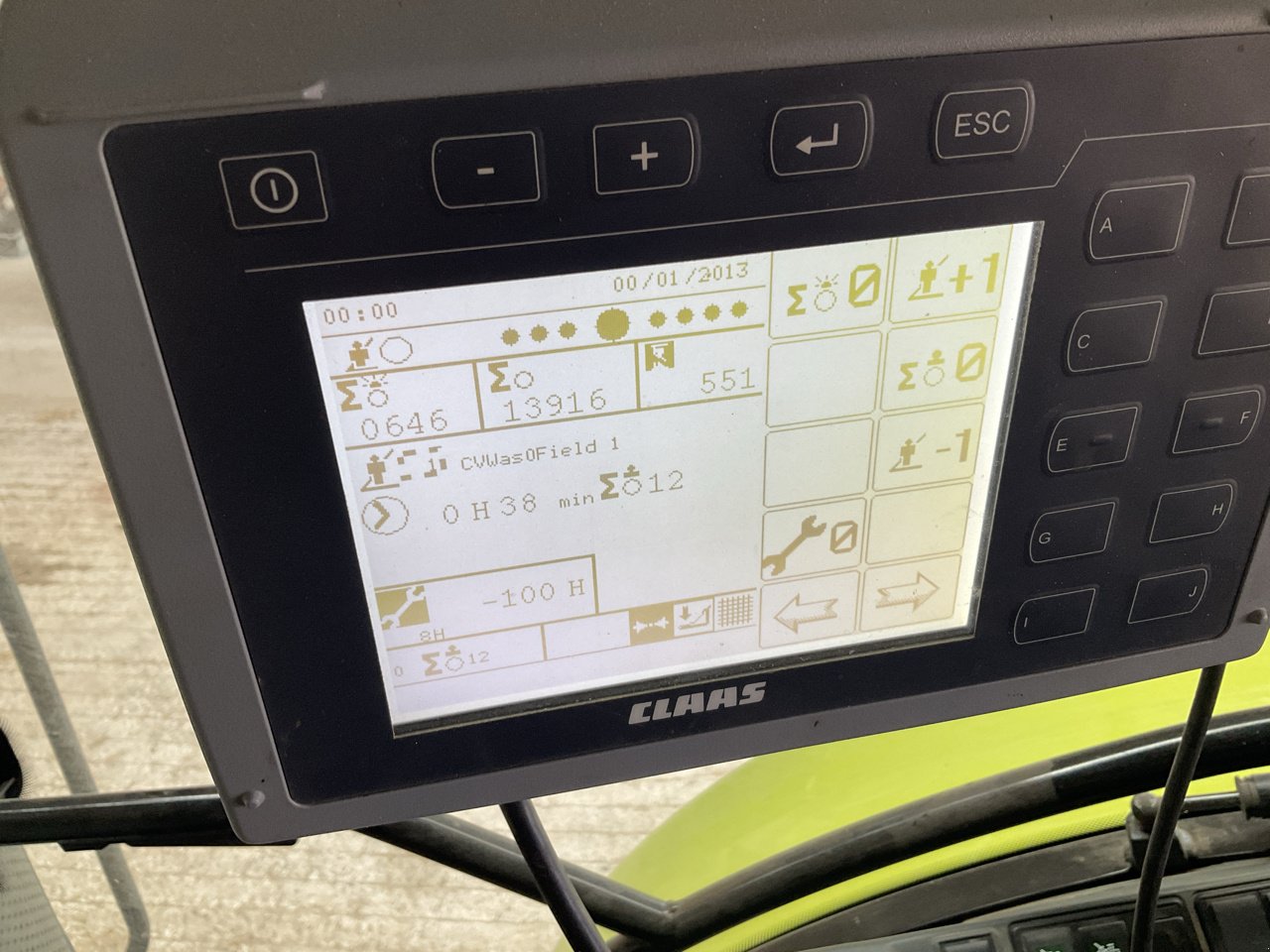 Rundballenpresse del tipo CLAAS VARIANT 480 RF, Gebrauchtmaschine In MORLHON LE HAUT (Immagine 11)