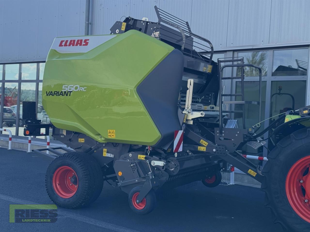 Rundballenpresse des Typs CLAAS VARIANT 560 RC TREND, Neumaschine in Homberg/Ohm - Maulbach (Bild 2)