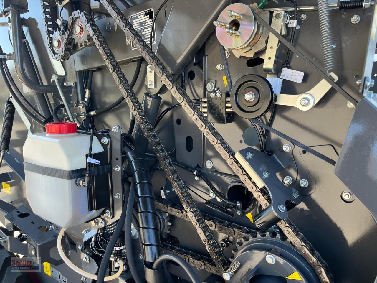 Rundballenpresse des Typs CLAAS Variant 580 RC PRO, neuwertige Rundballenpresse, Baujahr 2023, erst 39 Betriebsstunden !!!, Gebrauchtmaschine in Schierling (Bild 11)