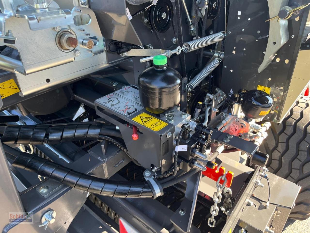 Rundballenpresse des Typs CLAAS Variant 580 RC PRO, neuwertige Rundballenpresse, Baujahr 2023, erst 39 Betriebsstunden !!!, Gebrauchtmaschine in Schierling (Bild 15)