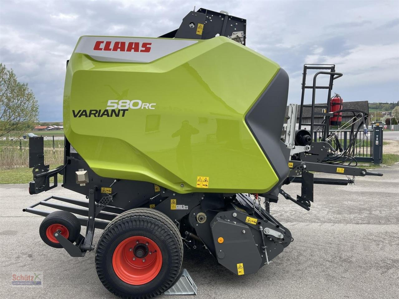 Rundballenpresse des Typs CLAAS Variant 580 RC PRO, neuwertige Rundballenpresse, Baujahr 2023, Gebrauchtmaschine in Schierling (Bild 7)