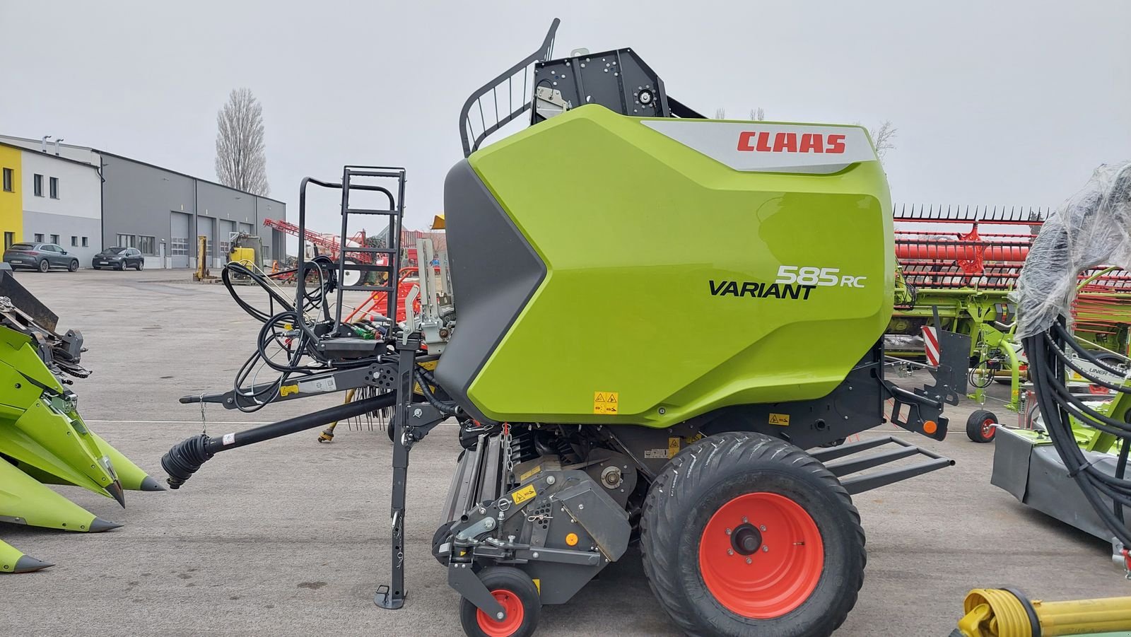 Rundballenpresse of the type CLAAS Variant 585 RC, Vorführmaschine in Grund (Picture 2)