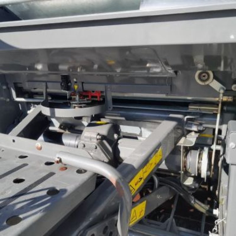 Rundballenpresse типа CLAAS VARIANT360RF, Gebrauchtmaschine в Belleville sur Meuse (Фотография 5)