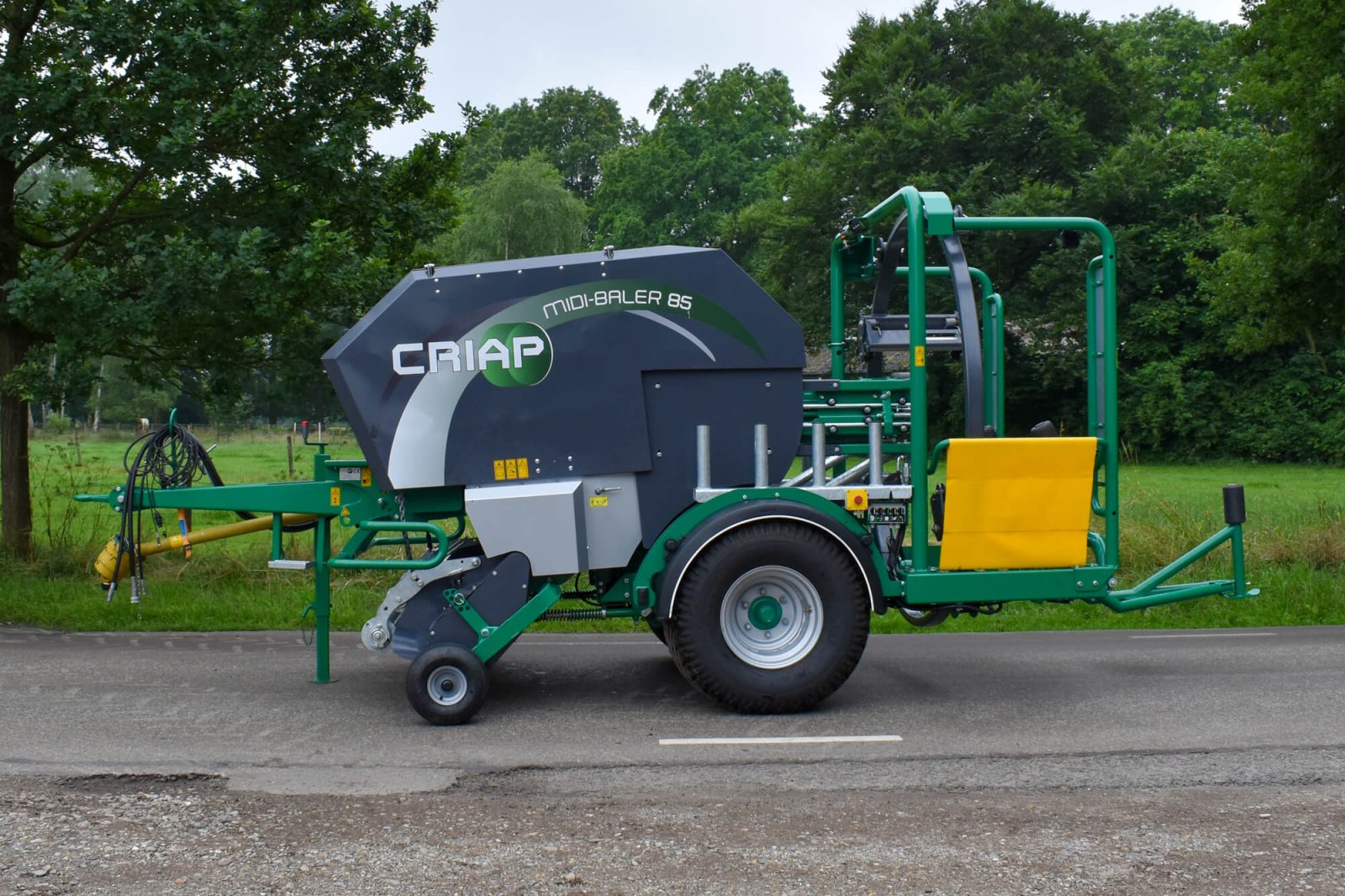 Rundballenpresse des Typs Criap Midi Baler 85, Neumaschine in Baumgarten (Bild 1)