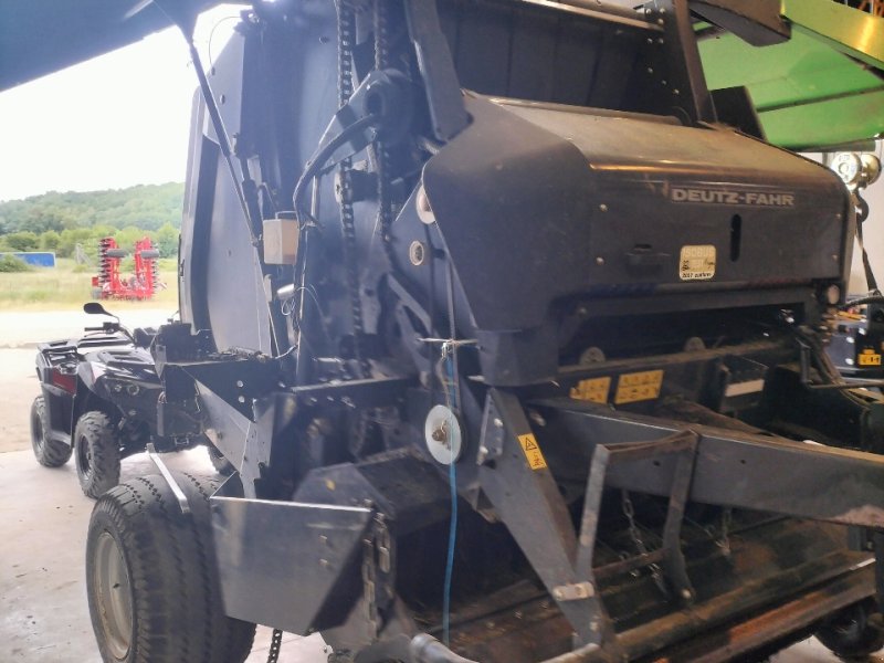 Rundballenpresse des Typs Deutz-Fahr 560, Gebrauchtmaschine in VARENNES VAUZELLES (Bild 1)