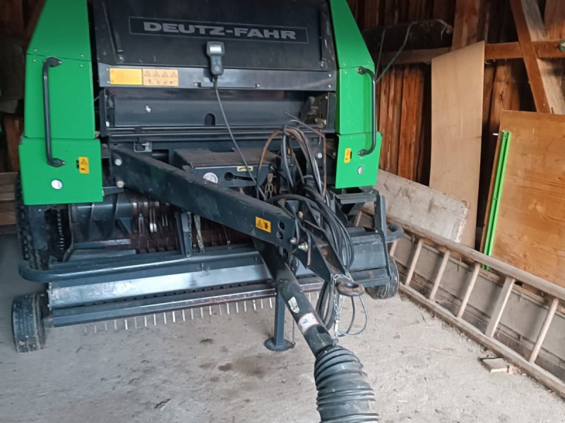 Rundballenpresse des Typs Deutz-Fahr Fixmaster 235, Gebrauchtmaschine in Memmingen  (Bild 1)