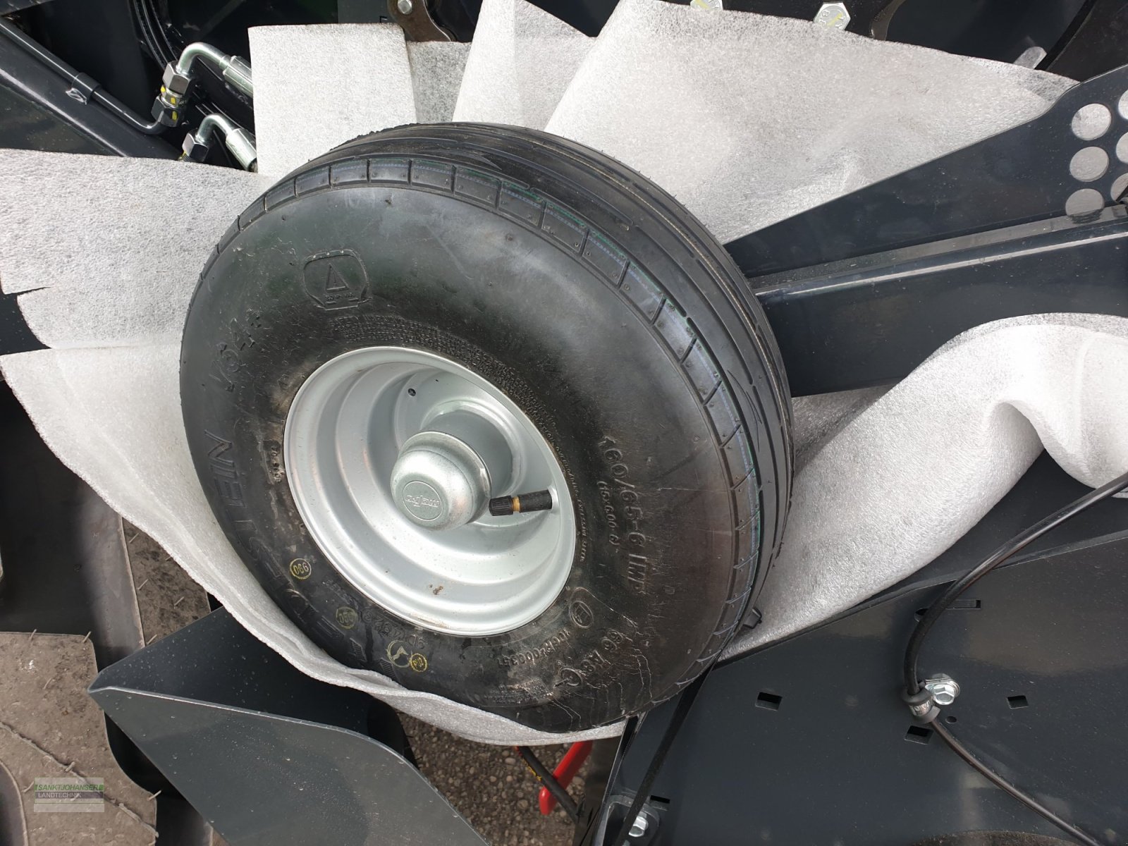 Rundballenpresse des Typs Deutz-Fahr FixMaster 330 OC 14, Neumaschine in Diessen (Bild 13)