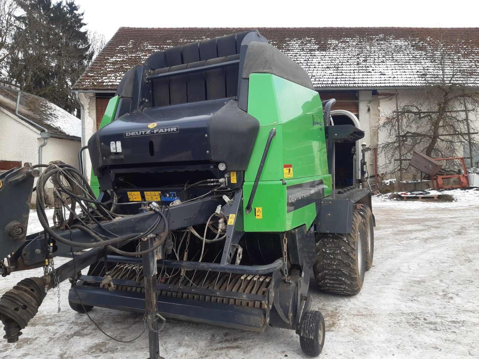 Rundballenpresse of the type Deutz-Fahr Kuhn Vari Master 590 OC, Gebrauchtmaschine in 82276 Nassenhausen (Picture 1)