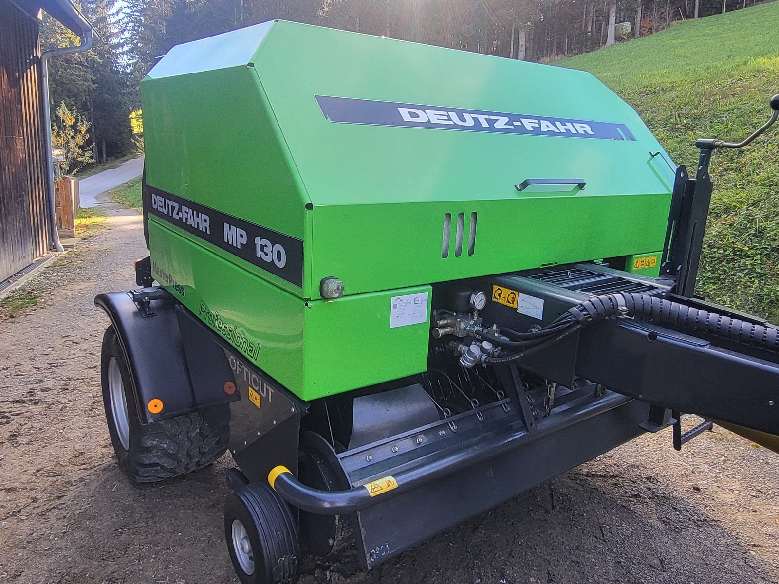 Rundballenpresse del tipo Deutz-Fahr MP 130, Gebrauchtmaschine In pöllau (Immagine 2)