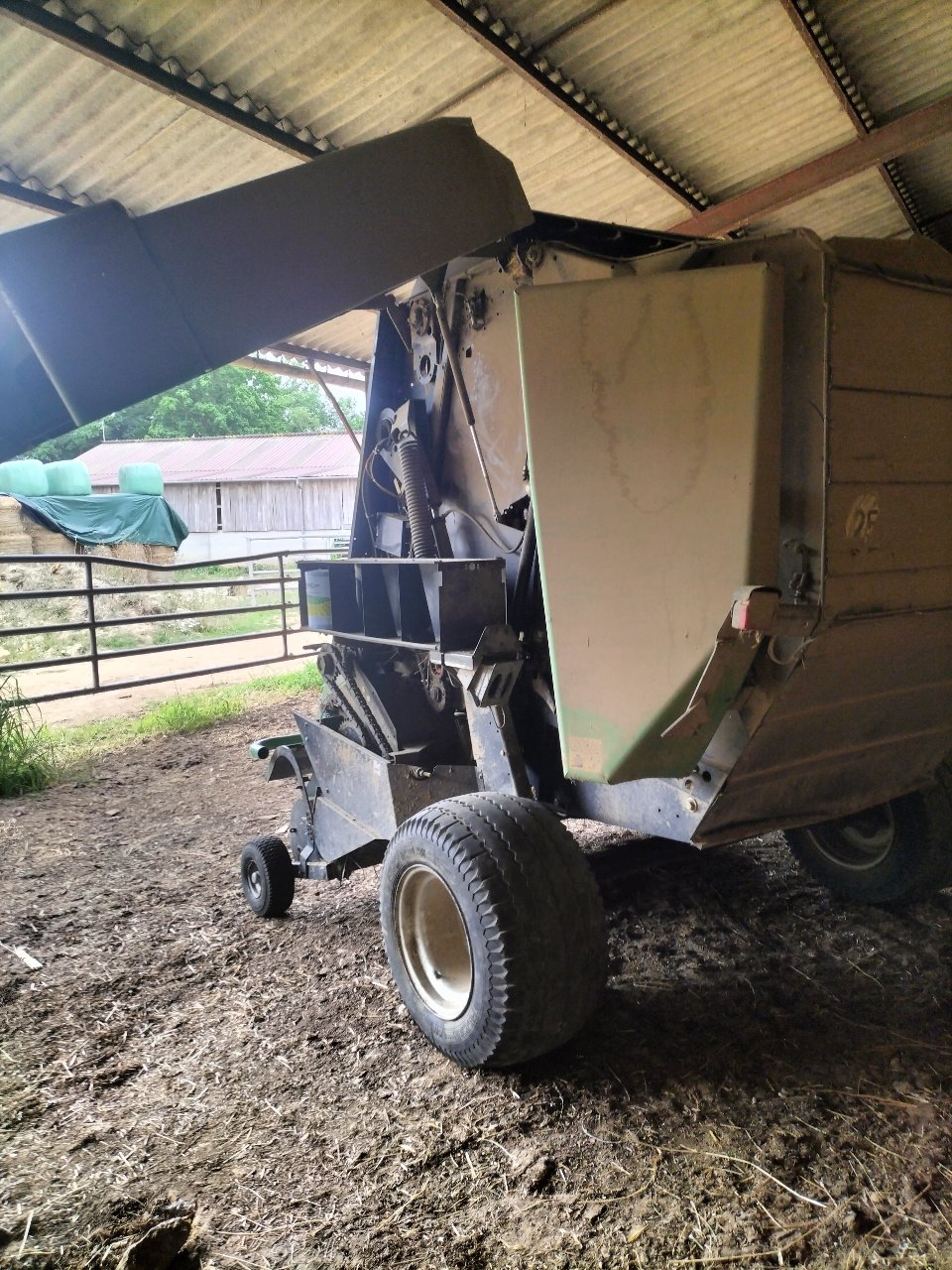 Rundballenpresse des Typs Deutz-Fahr Rb 4.90, Gebrauchtmaschine in VARZY (Bild 2)