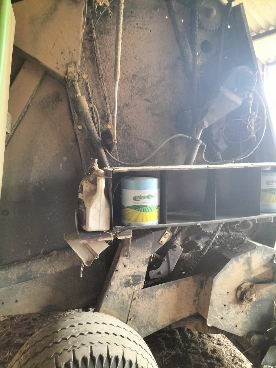 Rundballenpresse des Typs Deutz-Fahr Rb 4.90, Gebrauchtmaschine in VARZY (Bild 4)