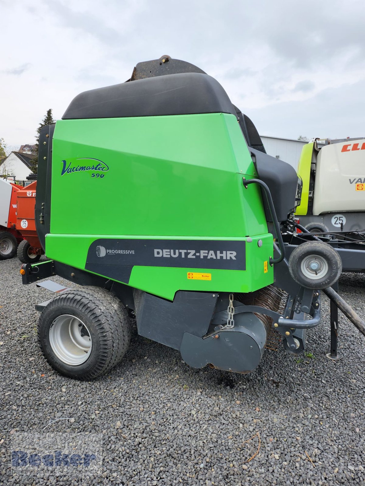 Rundballenpresse of the type Deutz-Fahr Vari Master 590, Gebrauchtmaschine in Weimar-Niederwalgern (Picture 1)