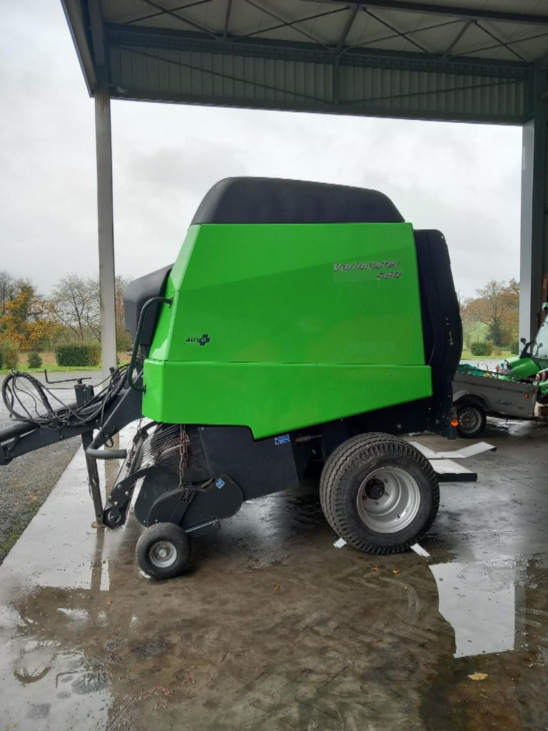 Rundballenpresse of the type Deutz-Fahr Varimaster 560 Optifeed, Gebrauchtmaschine in BRECE (Picture 2)