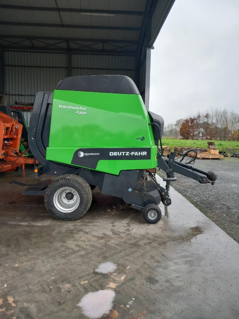 Rundballenpresse of the type Deutz-Fahr Varimaster 560 Optifeed, Gebrauchtmaschine in BRECE (Picture 1)