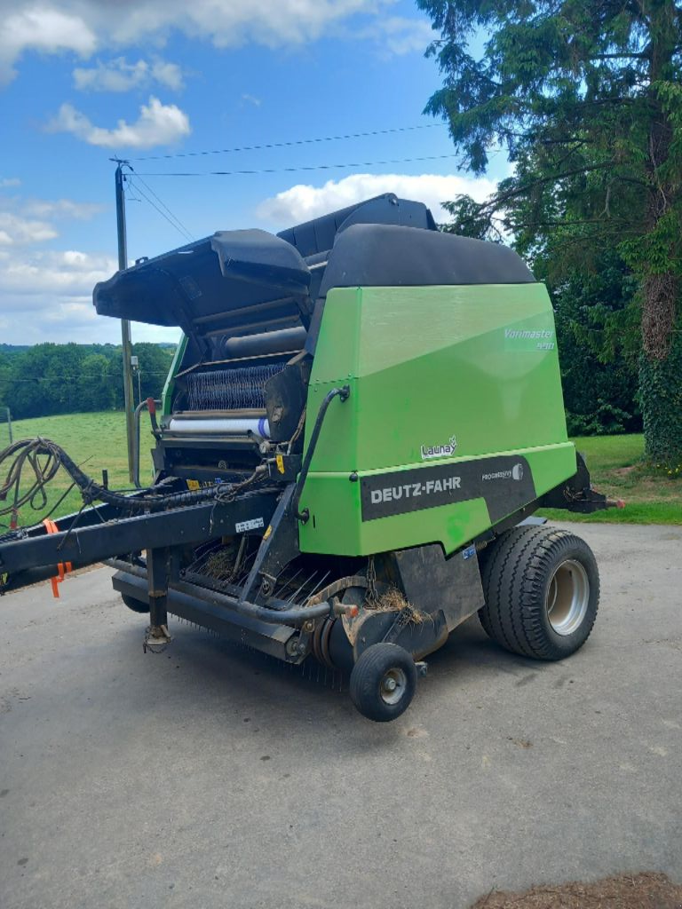 Rundballenpresse tip Deutz-Fahr Varimaster 590 Optifeed, Gebrauchtmaschine in BRECE (Poză 3)