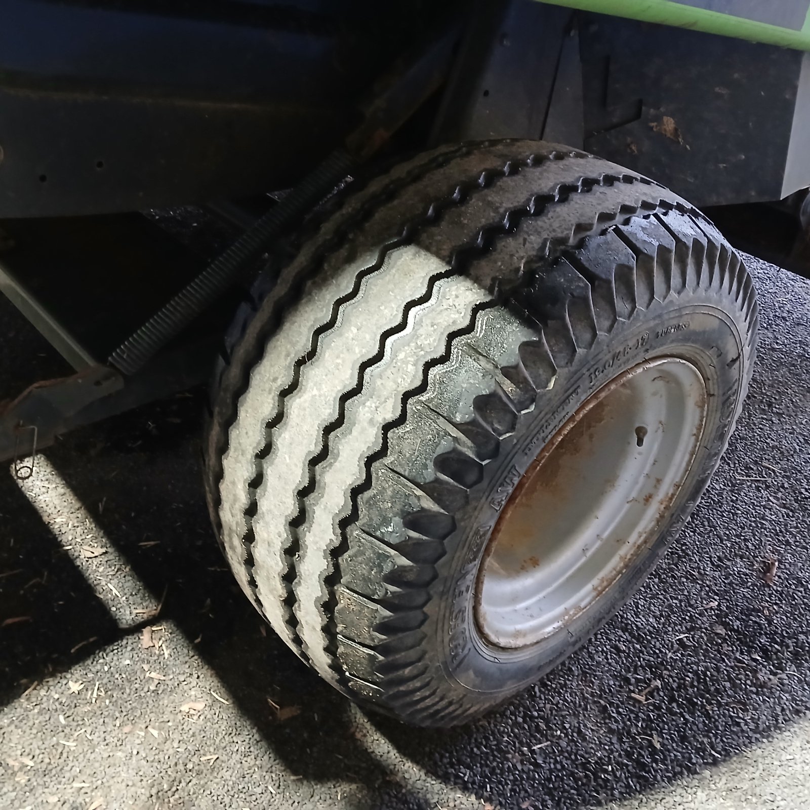 Rundballenpresse del tipo Deutz-Fahr VARIMASTER 590, Gebrauchtmaschine en HERLIN LE SEC (Imagen 6)