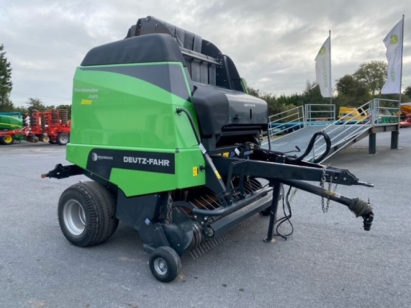 Rundballenpresse des Typs Deutz-Fahr VARIMASTER 685, Gebrauchtmaschine in Wargnies Le Grand (Bild 2)