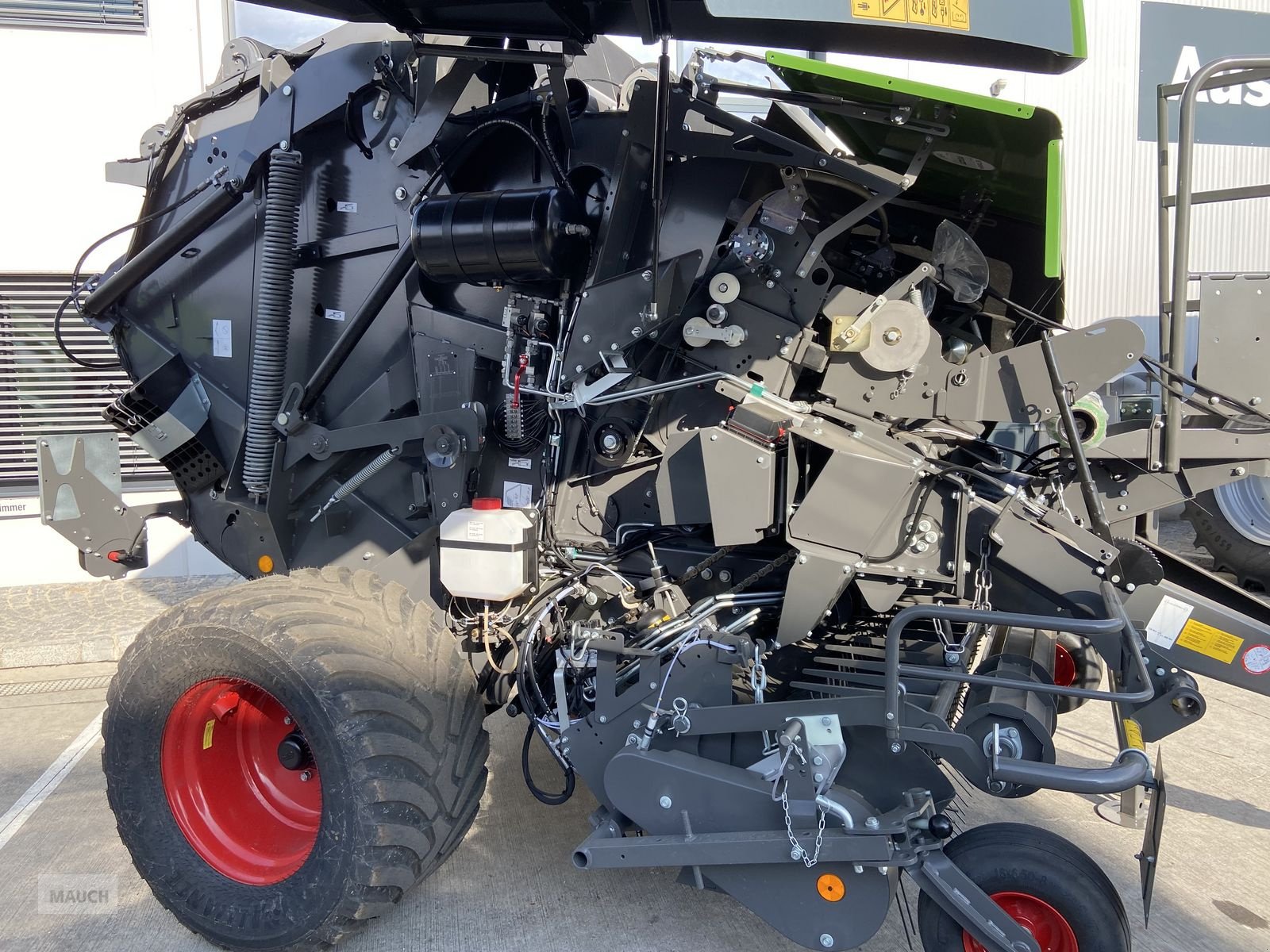 Rundballenpresse des Typs Fendt Rotana 160 V, Neumaschine in Burgkirchen (Bild 17)