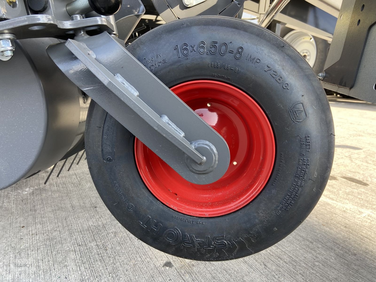 Rundballenpresse des Typs Fendt Rotana 160 V, Neumaschine in Burgkirchen (Bild 13)