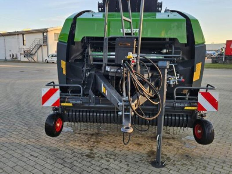 Rundballenpresse des Typs Fendt ROTANA 180 V XTRA, Neumaschine in Fehrbellin (Bild 1)