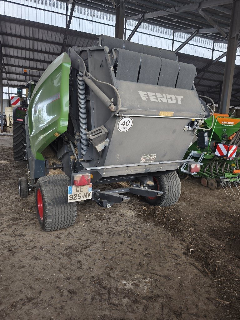 Rundballenpresse typu Fendt Rotana160v, Gebrauchtmaschine v LACAPELLE-MARIVAL (Obrázek 3)