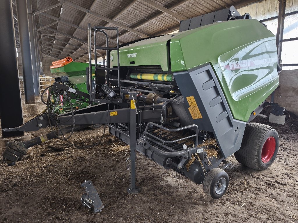 Rundballenpresse typu Fendt Rotana160v, Gebrauchtmaschine v LACAPELLE-MARIVAL (Obrázek 1)