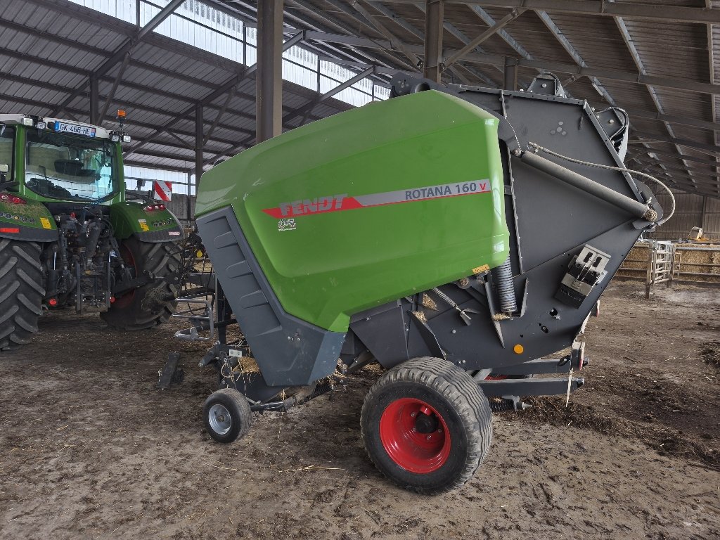 Rundballenpresse typu Fendt Rotana160v, Gebrauchtmaschine v LACAPELLE-MARIVAL (Obrázek 2)