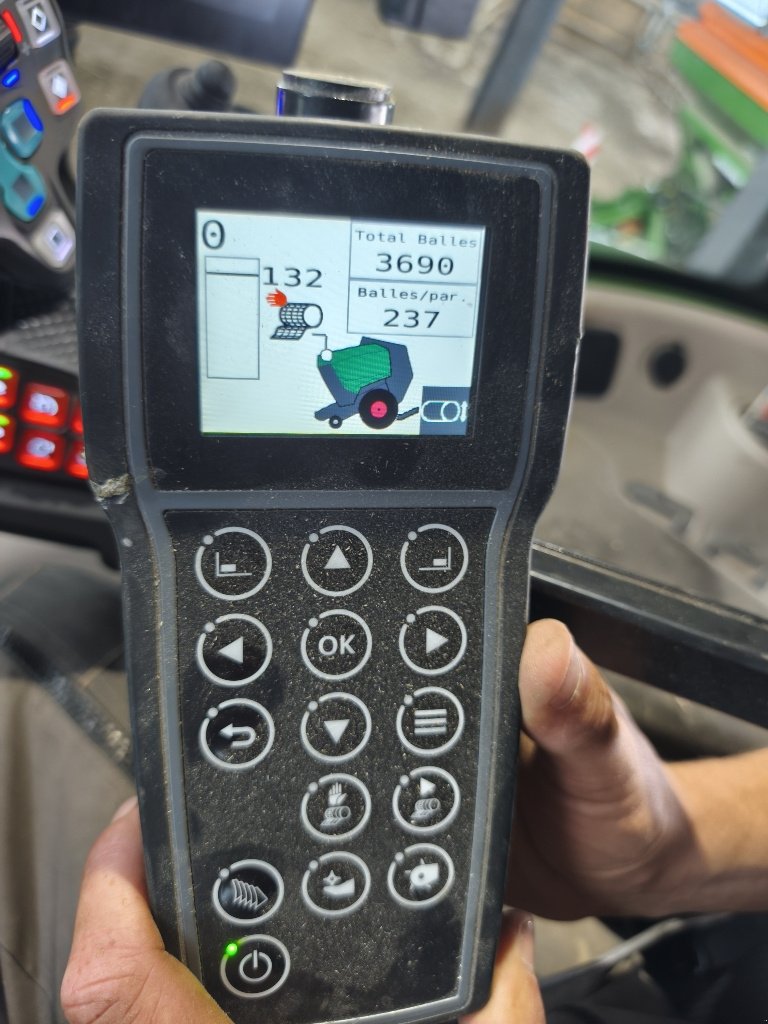 Rundballenpresse typu Fendt Rotana160v, Gebrauchtmaschine v LACAPELLE-MARIVAL (Obrázek 7)