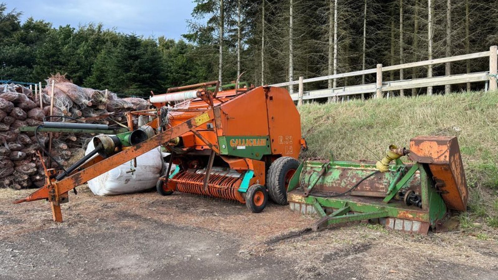 Rundballenpresse tipa Gallignani R52 L2, Gebrauchtmaschine u Gjerlev J. (Slika 1)