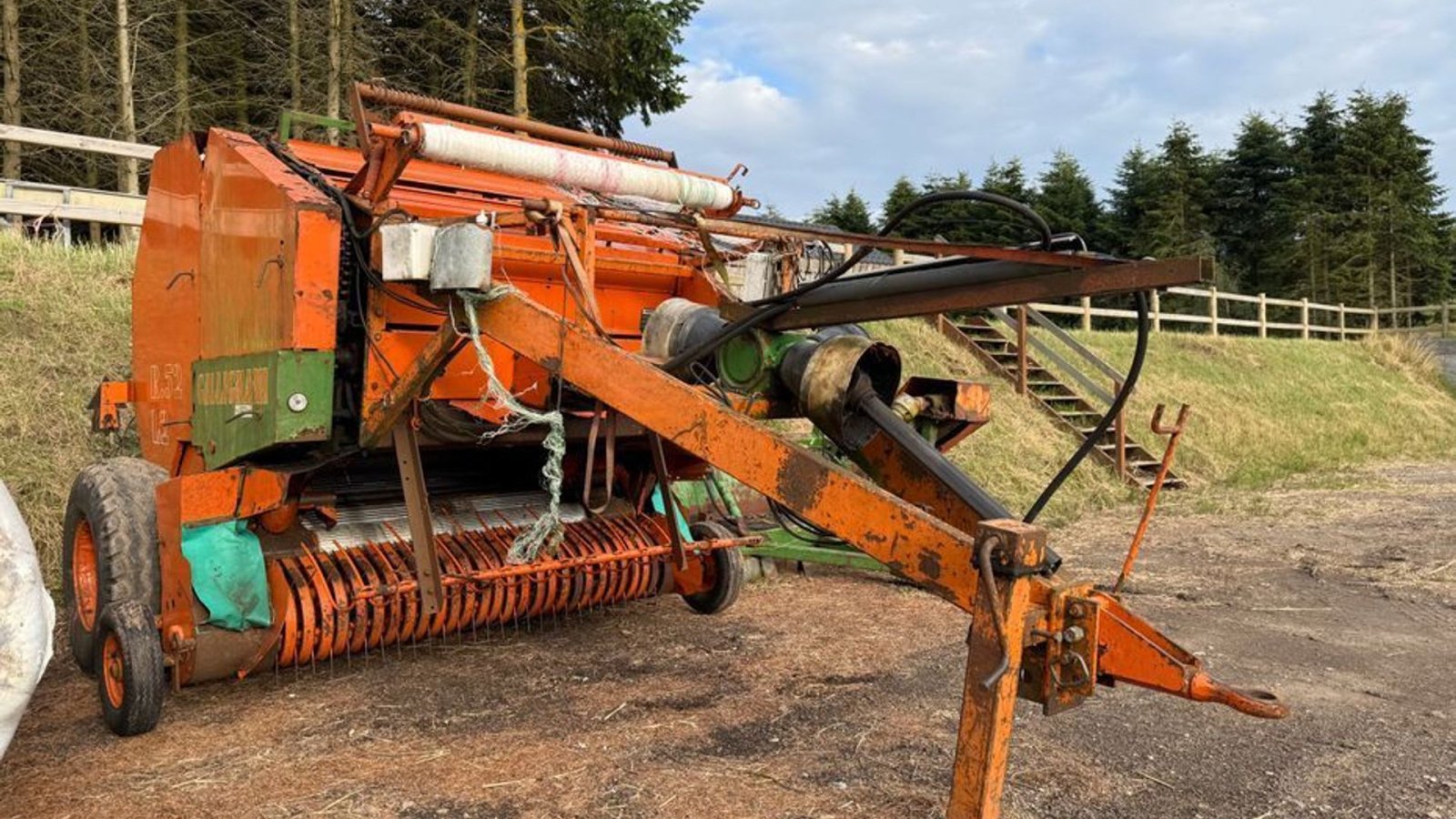 Rundballenpresse tipa Gallignani R52 L2, Gebrauchtmaschine u Gjerlev J. (Slika 3)