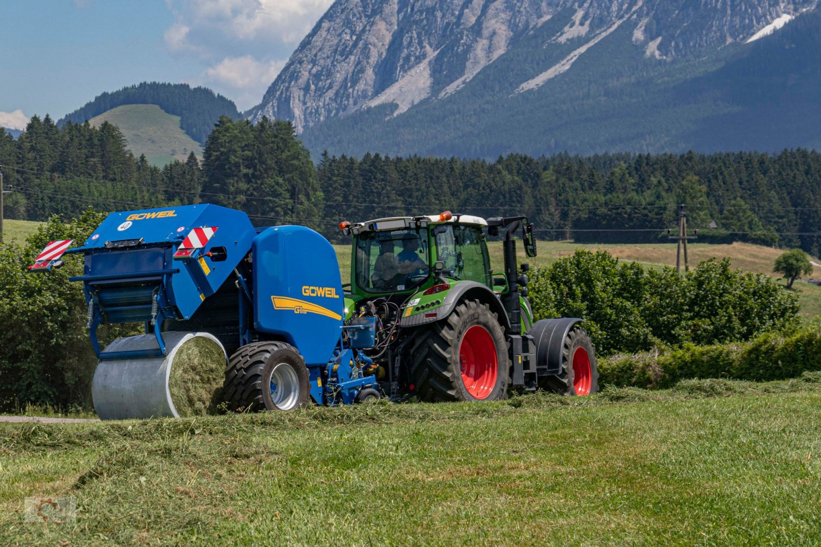 Rundballenpresse des Typs Göweil G-1 F125 Festkammerpresse ISOBUS 1,25m Ballendurchmesser, Neumaschine in Tiefenbach (Bild 3)