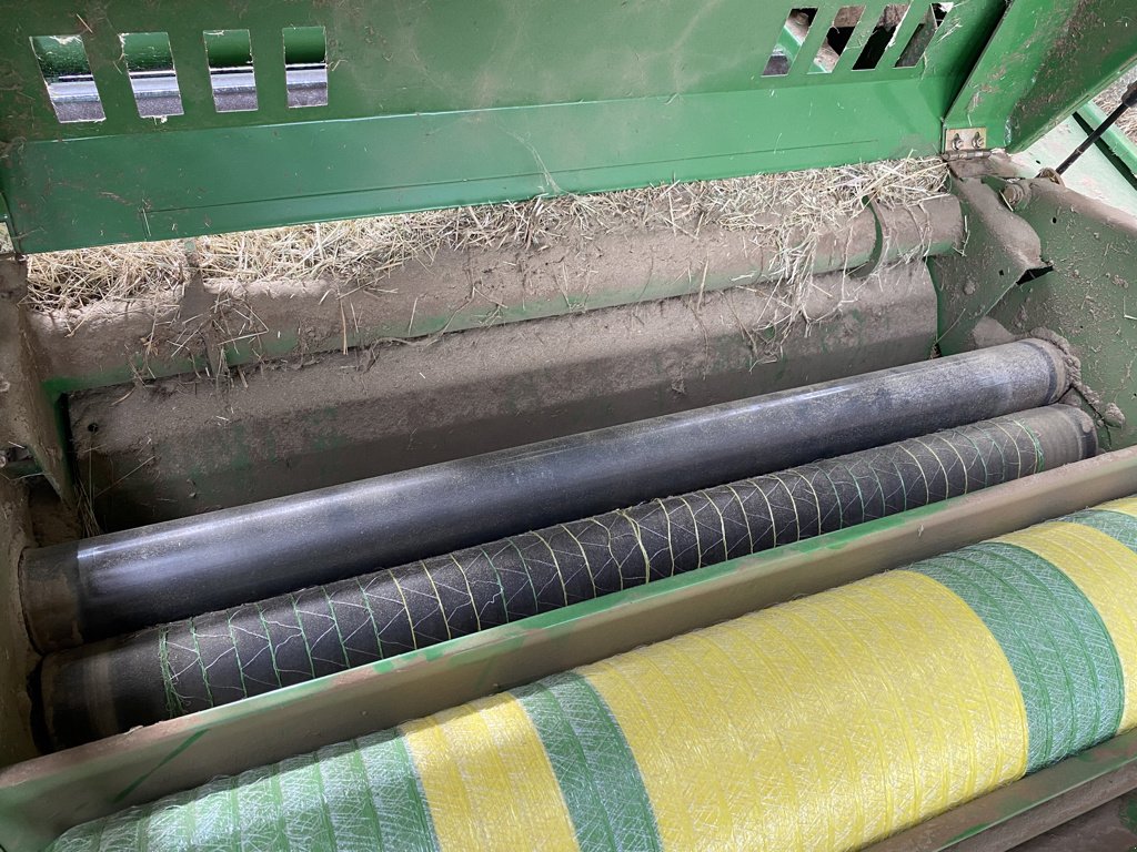 Rundballenpresse des Typs John Deere 568, Gebrauchtmaschine in MAURIAC (Bild 10)