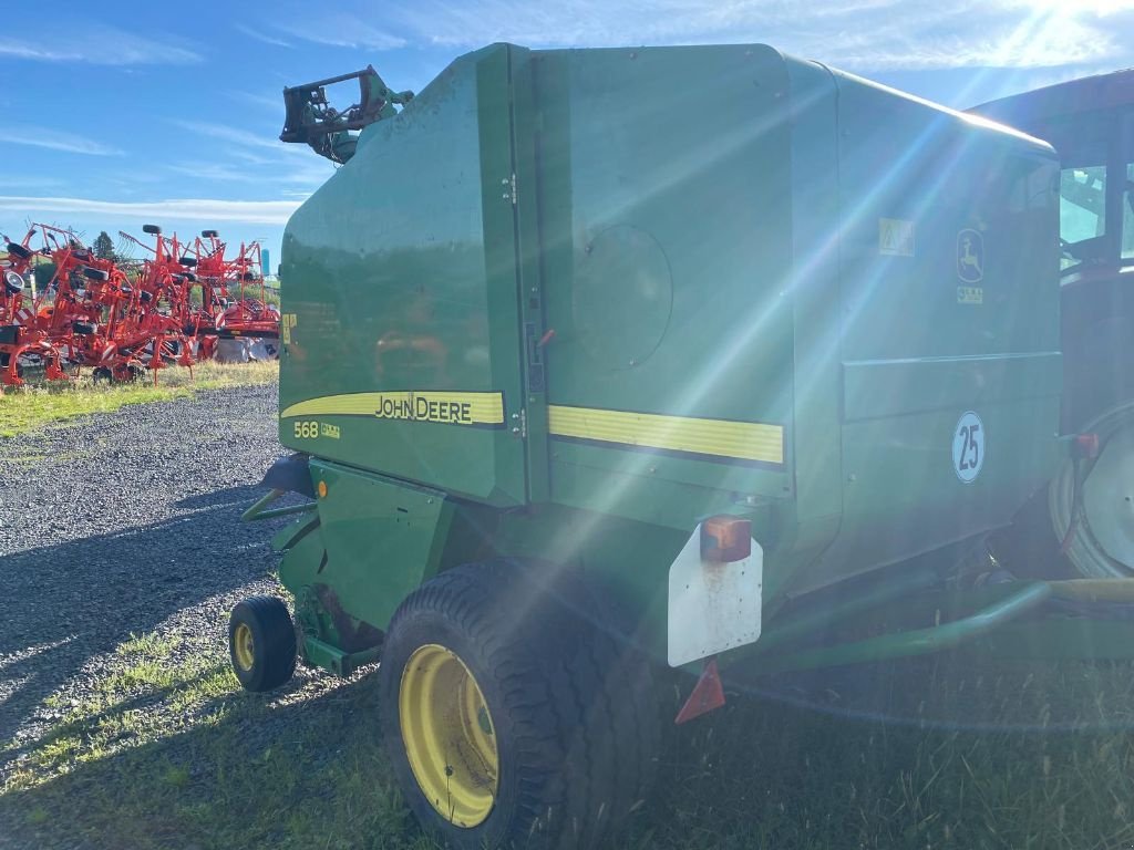 Rundballenpresse des Typs John Deere 568, Gebrauchtmaschine in MAURIAC (Bild 4)