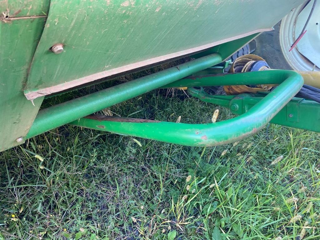 Rundballenpresse des Typs John Deere 568, Gebrauchtmaschine in MAURIAC (Bild 8)