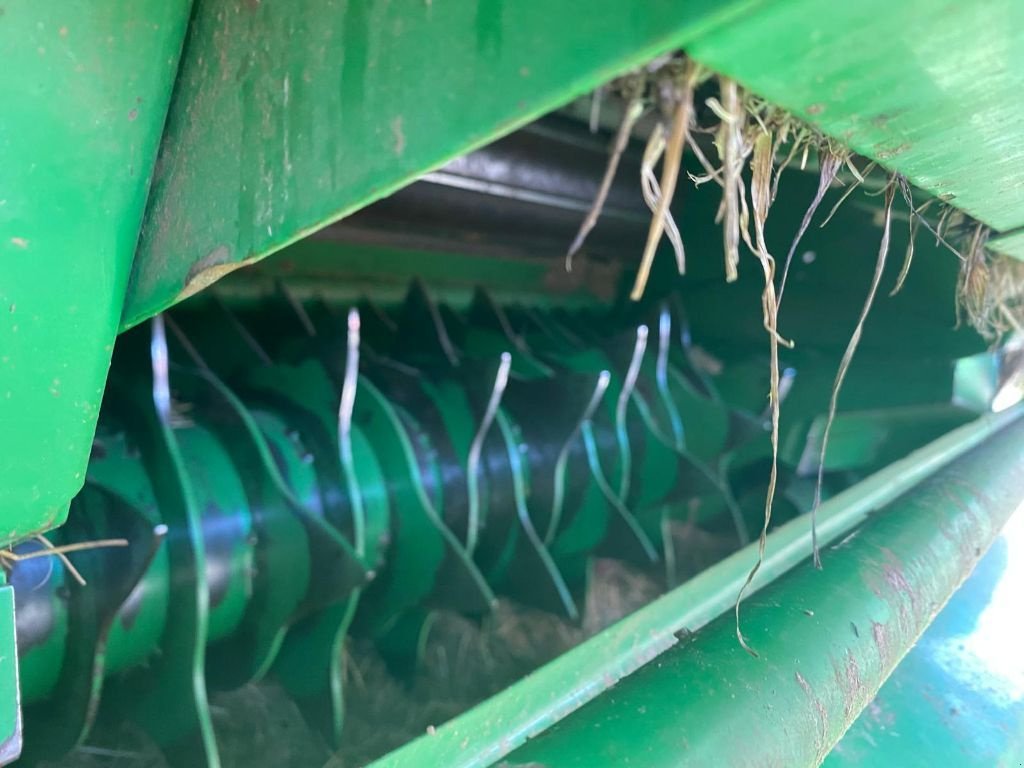 Rundballenpresse des Typs John Deere 568, Gebrauchtmaschine in MAURIAC (Bild 5)