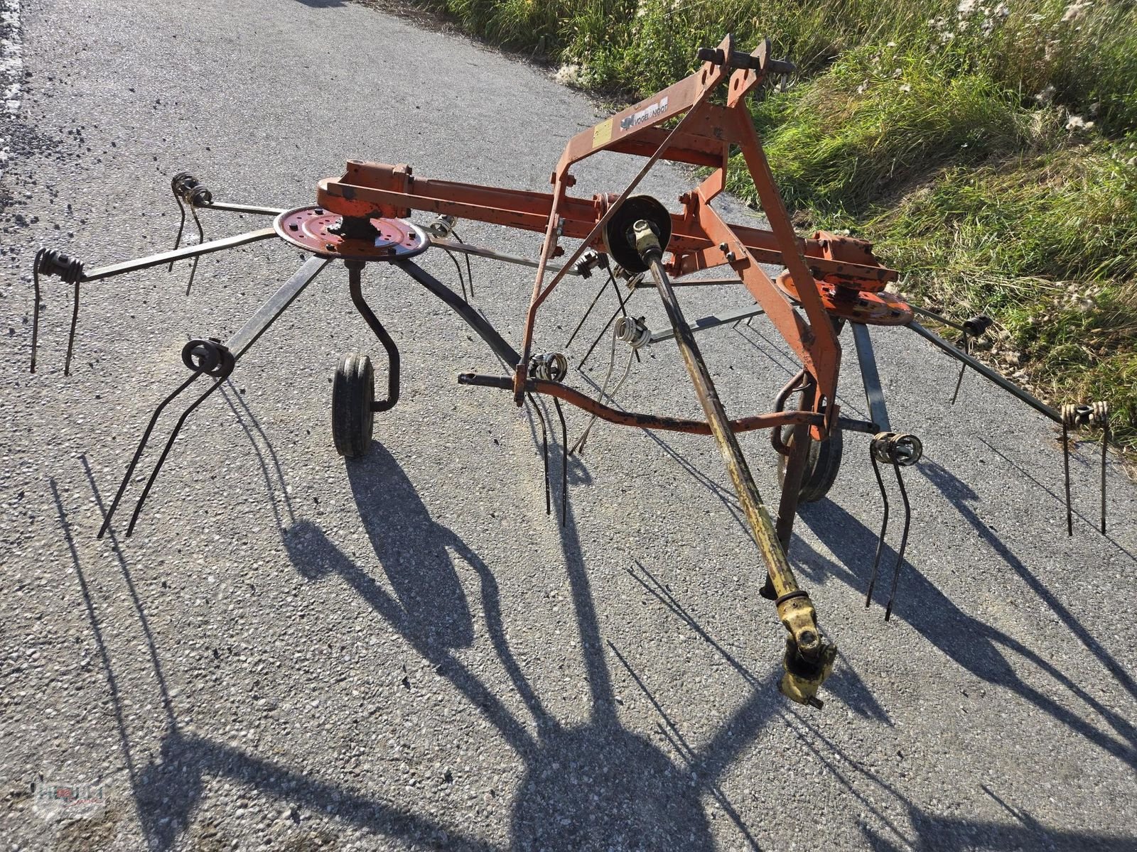 Rundballenpresse des Typs John Deere 570, Gebrauchtmaschine in Niederneukirchen (Bild 19)