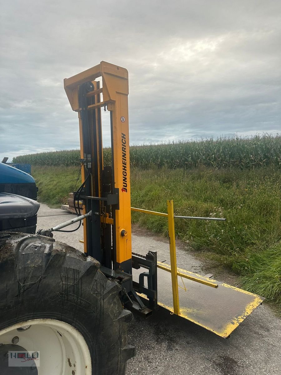 Rundballenpresse des Typs John Deere 570, Gebrauchtmaschine in Niederneukirchen (Bild 23)